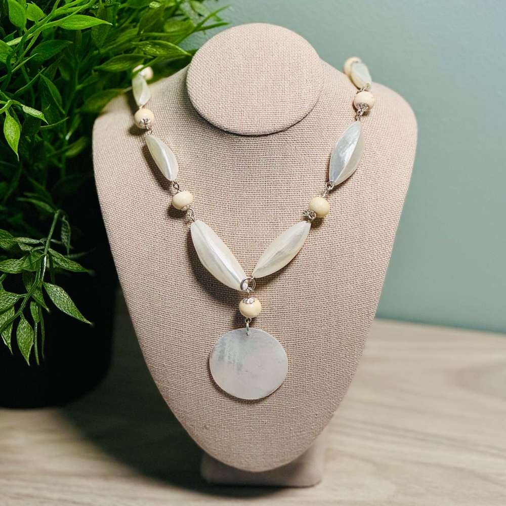 Casual Corner Seashell and Tan Bead Necklace